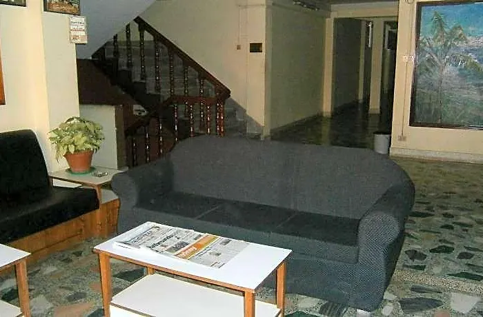 Red Planet Hostal *